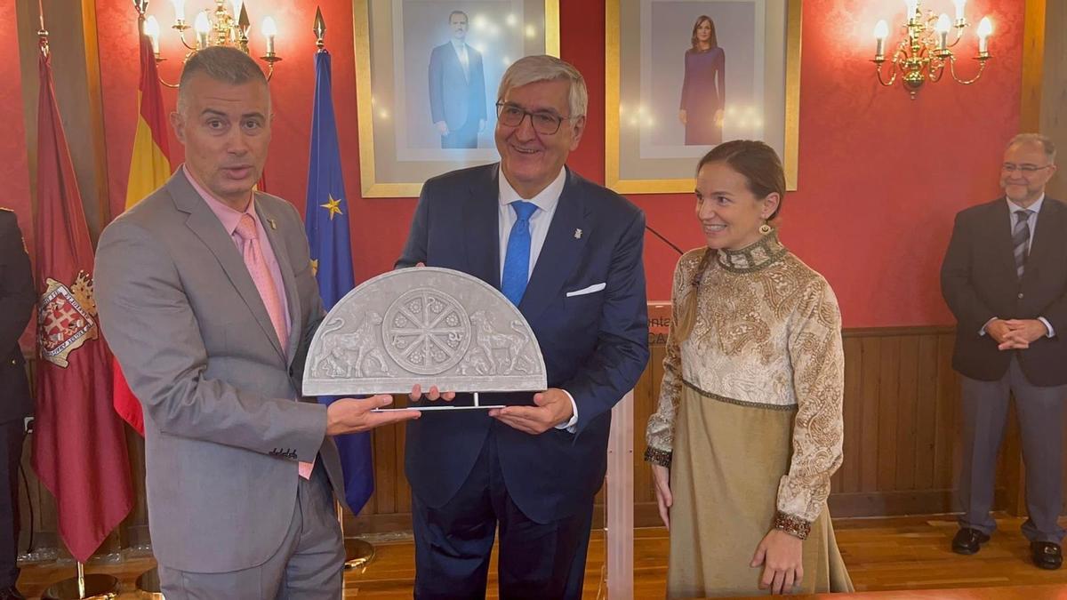 Domingo Buesa al recibir el premio este viernes en Jaca.