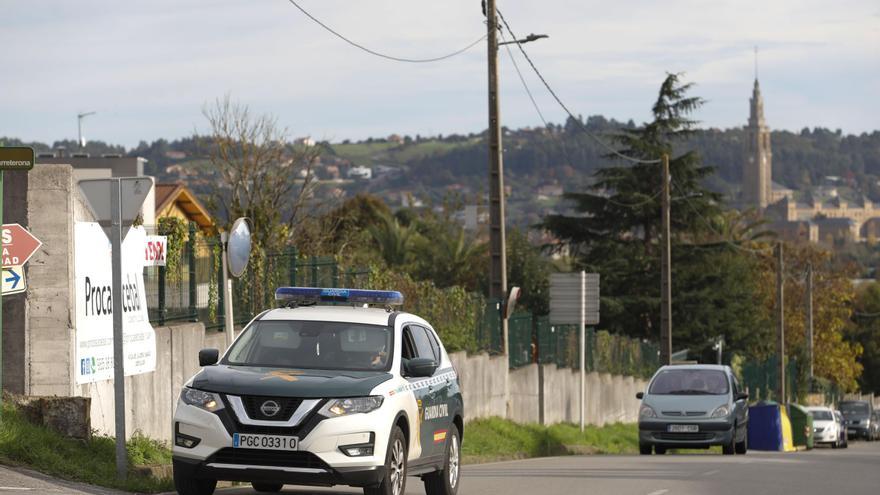 Los asaltantes de bares, muy activos en Asturias (pero aún más la Guardia Civil): un exempleado de mano larga en Pravia, viejos conocidos del &quot;alcantarillazo&quot; en Llanera, dos cacos escondidos en Grado...