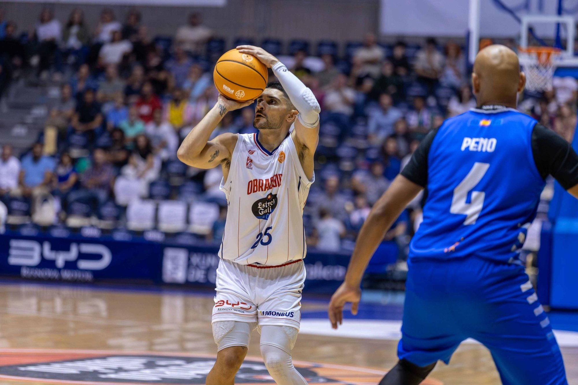El Obradoiro ejerce de 'grande' para ganar al Melilla
