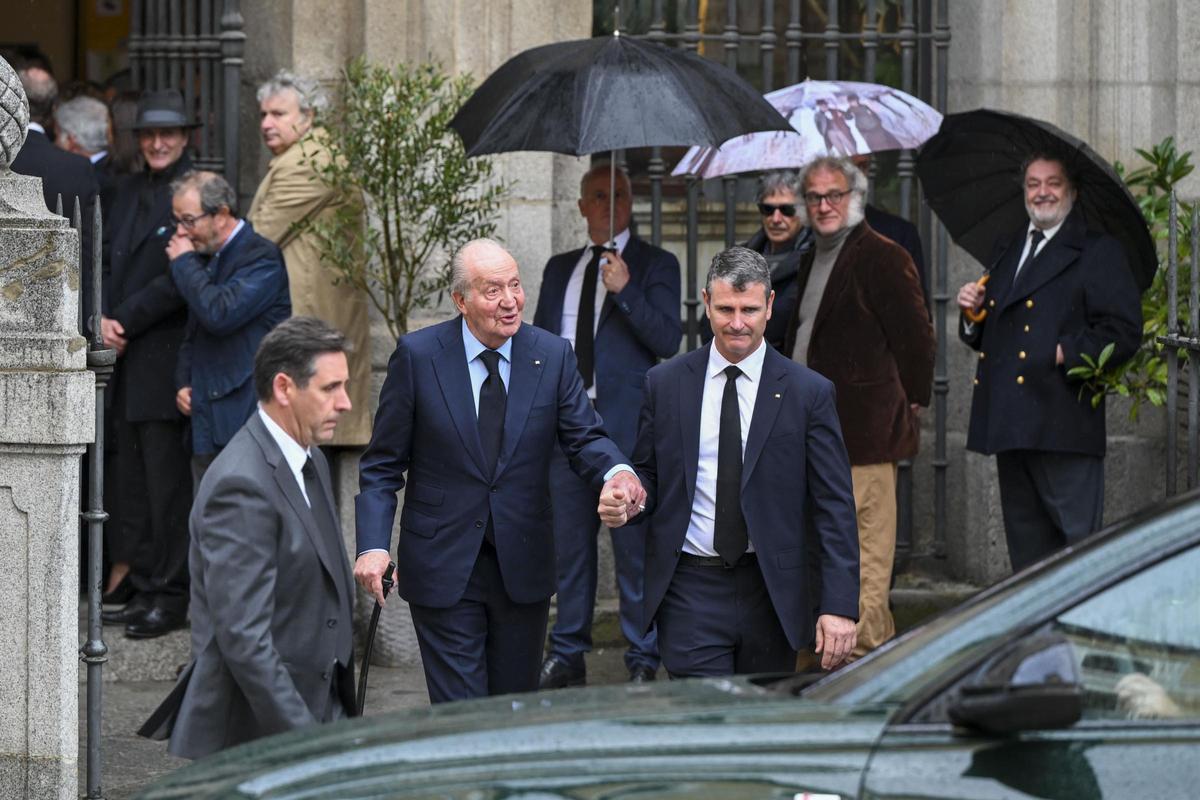 El rey Juan Carlos a su salida del funeral en memoria de Fernando Gómez-Acebo. El rey Juan Carlos a su salida del funeral en memoria de Fernando Gómez-Acebo.