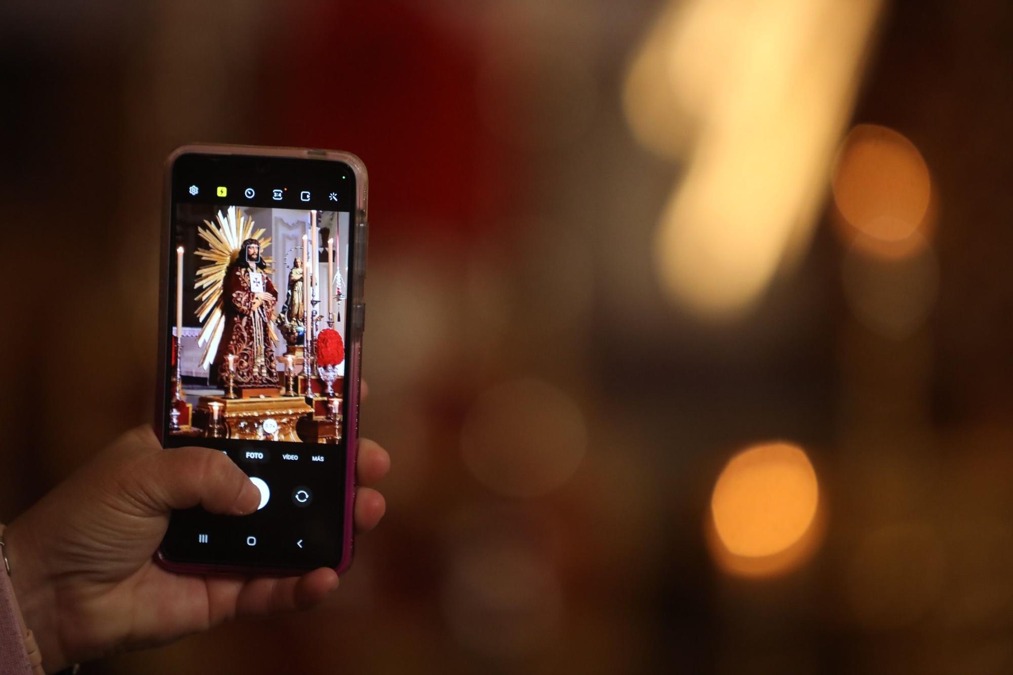 Colas en Santiago por la devoción por el Cristo de Medinaceli