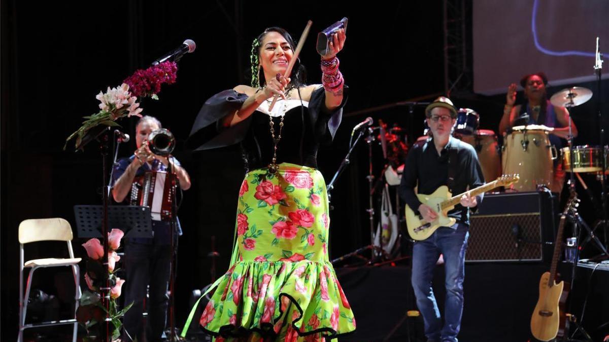 La Axerquía se rinde ante el mestizaje de Lila Downs