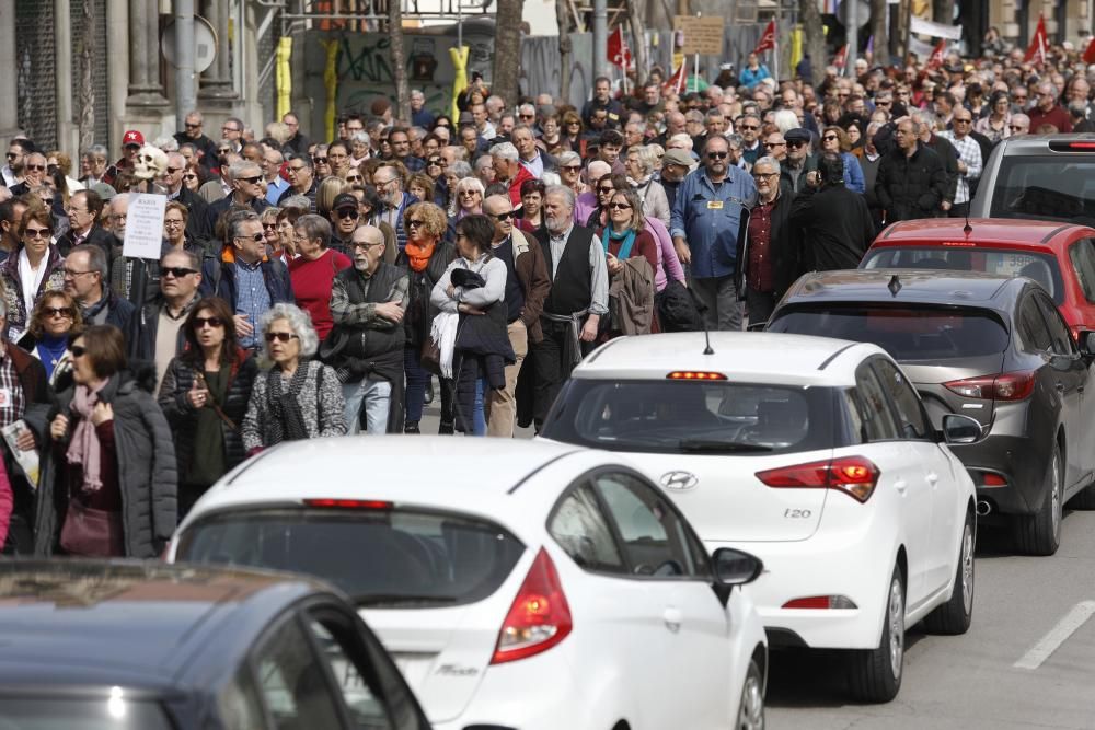 Més de 2.000 gironins es mobilitzen contra «l'estafa» de les pensions