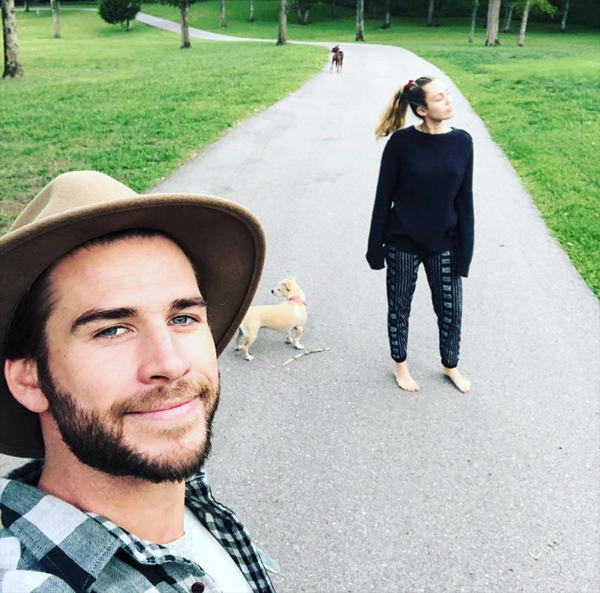 Paseo con las mascotas de Miley y Liam