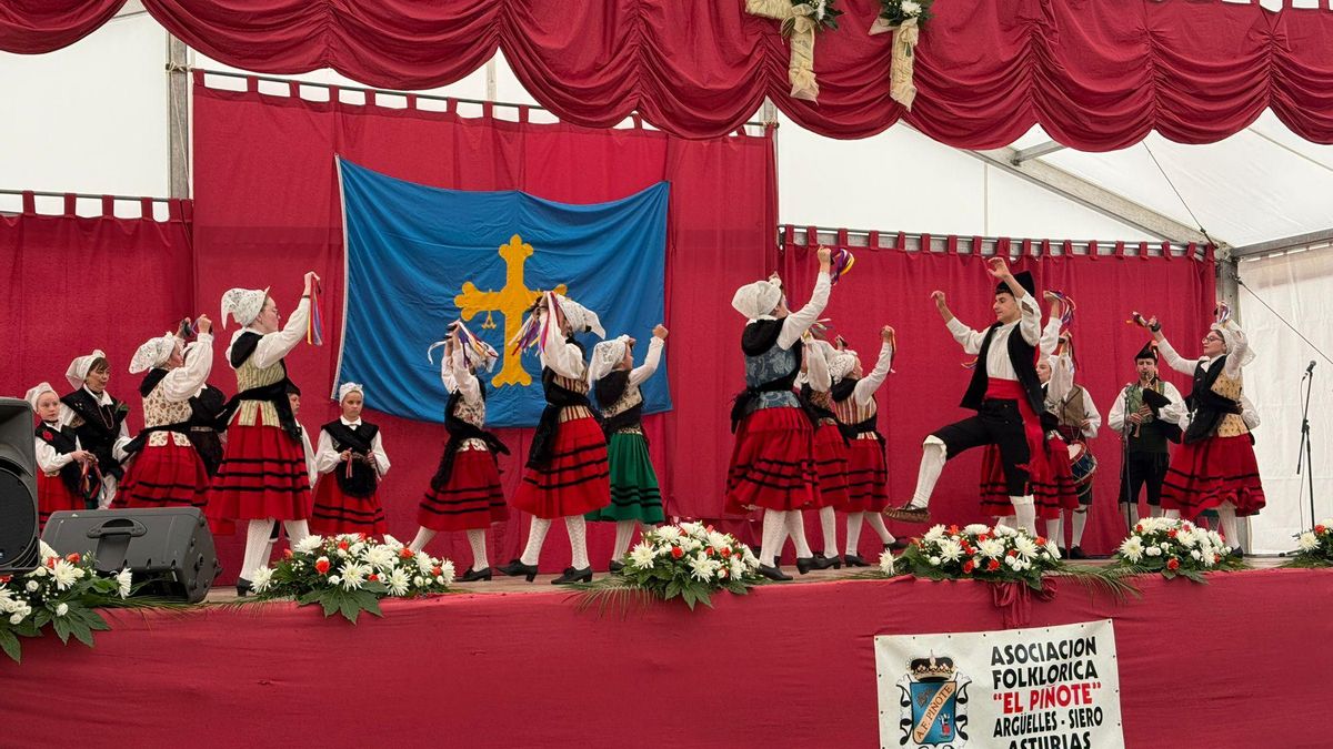 En imágenes, la cita festiva y folclórica en Argüelles