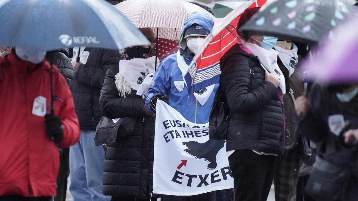 Más de la mitad de los presos de ETA han sido acercados ya al País Vasco