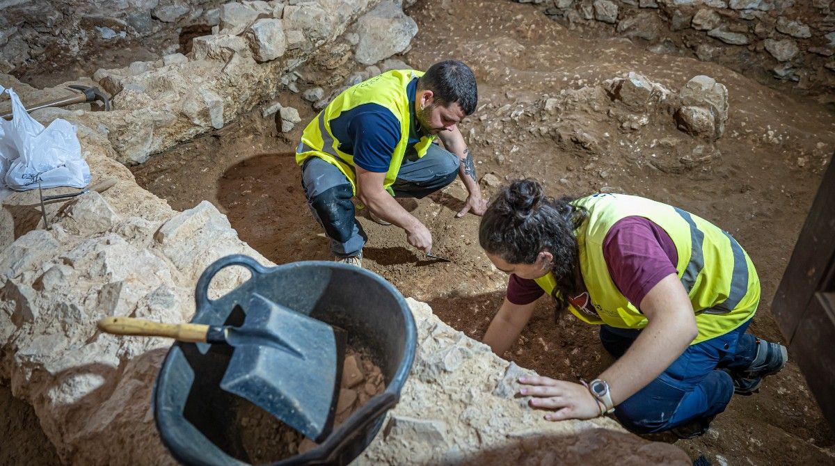 Excavaciones arqueológicas, en las casas de la mayordomía adosadas al monasterio de Pedralbes