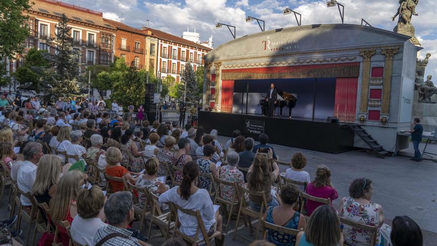 La Carroza del Teatro Real viaja a Málaga y otras tres ciudades con espectáculos familiares, ópera y zarzuela