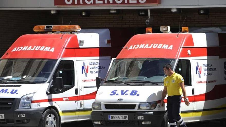Un trabajador se rompe los brazos al caer de un andamio en Sant Mateu