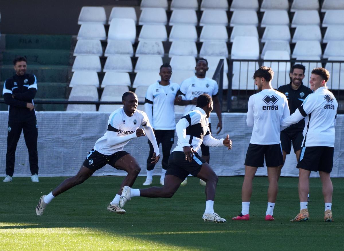 Galería | El entrenamiento del CD Castellón en imágenes, con el Leganés entre ceja y ceja