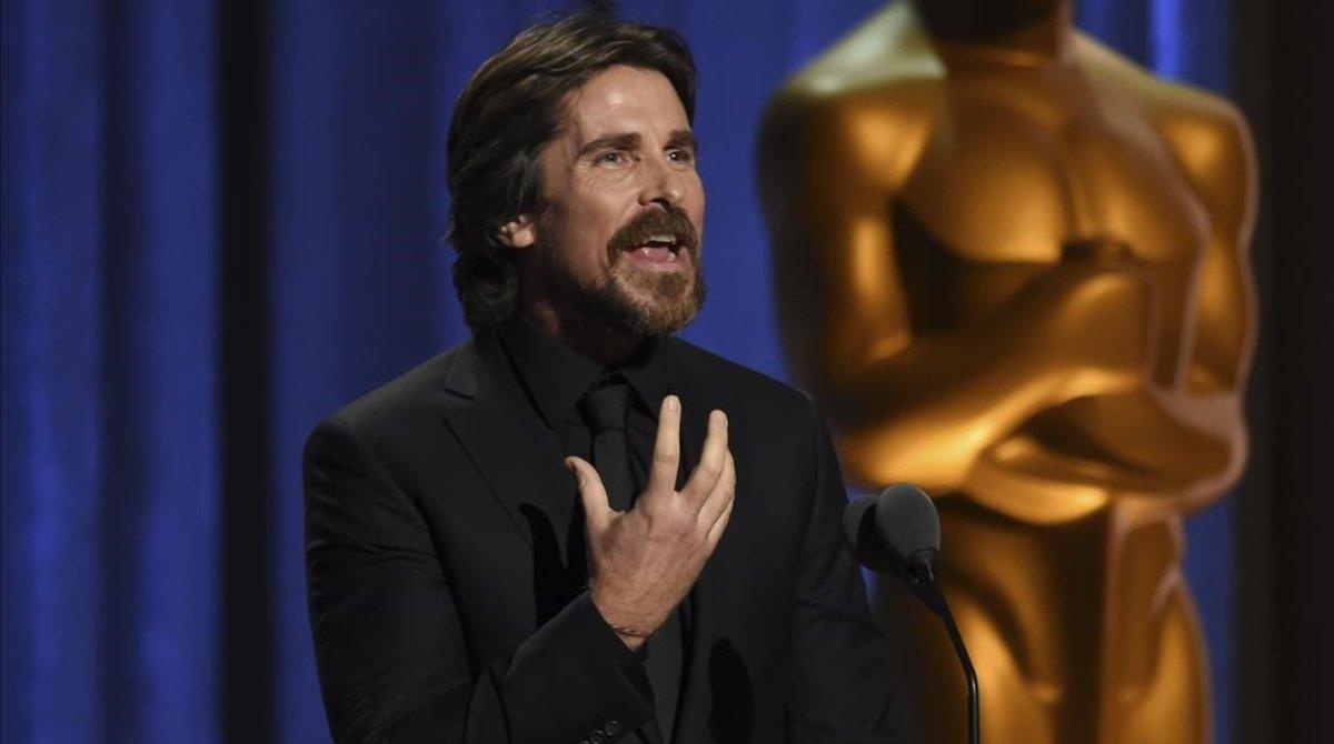 zentauroepp50625971 christian bale presents an honorary award at the governors a191028140809
