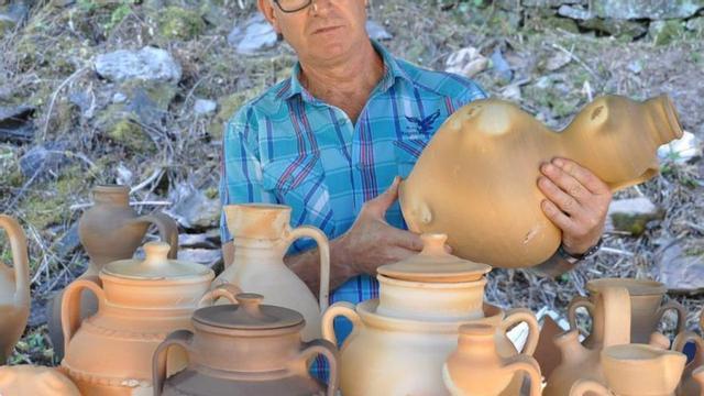 Francisco Pascual, alfarero de Moveros y uno de los artistas del grupo. | CH. S.