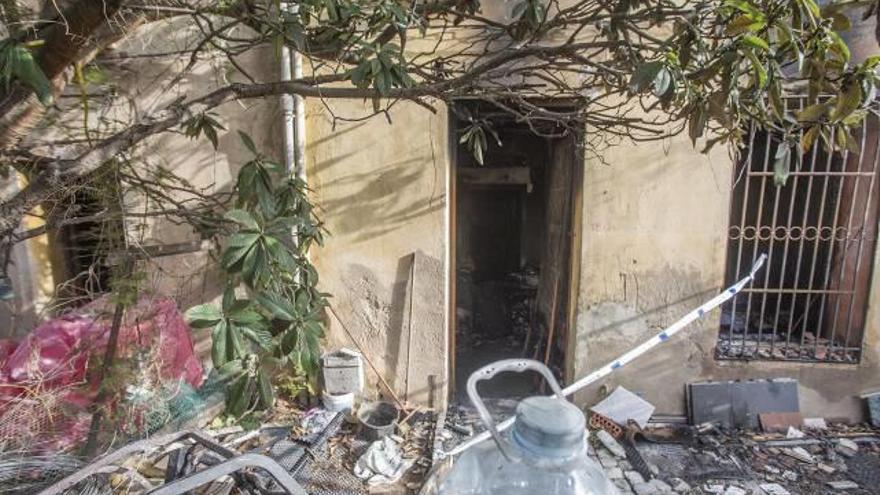 Un matrimonio de ancianos fallece tras el incendio de su vivienda en Castelló