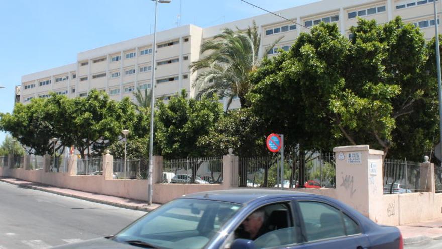 Imagen de la residencia pública de la Tercera Edad en Torrevieja/ Foto D. Pamies