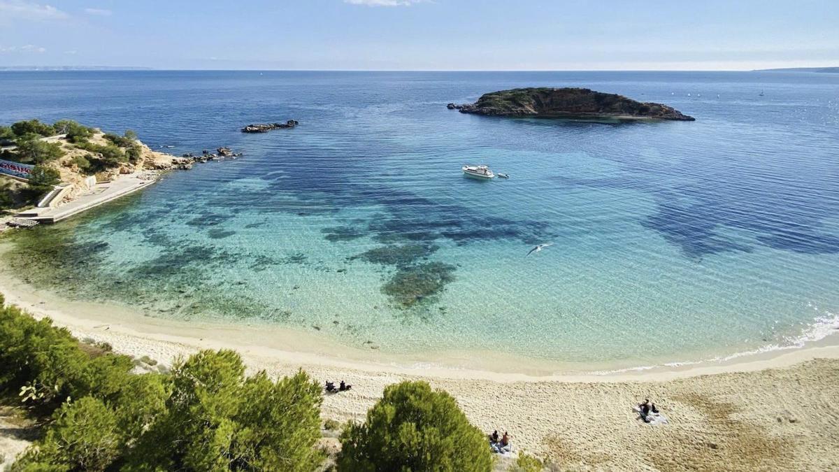 Fast allein an einem schönen Strand liegen – das kommt auf Mallorca immer seltener vor.