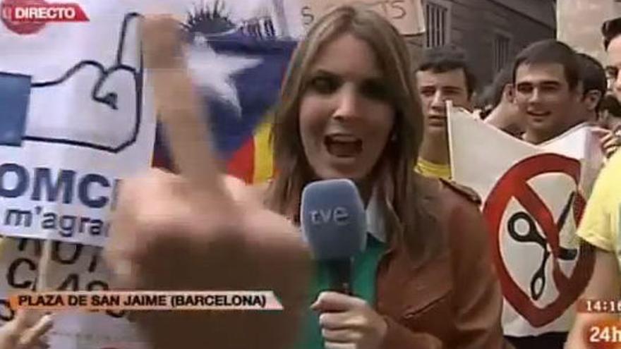 Una reportera de TVE, en apuros para informar de la huelga