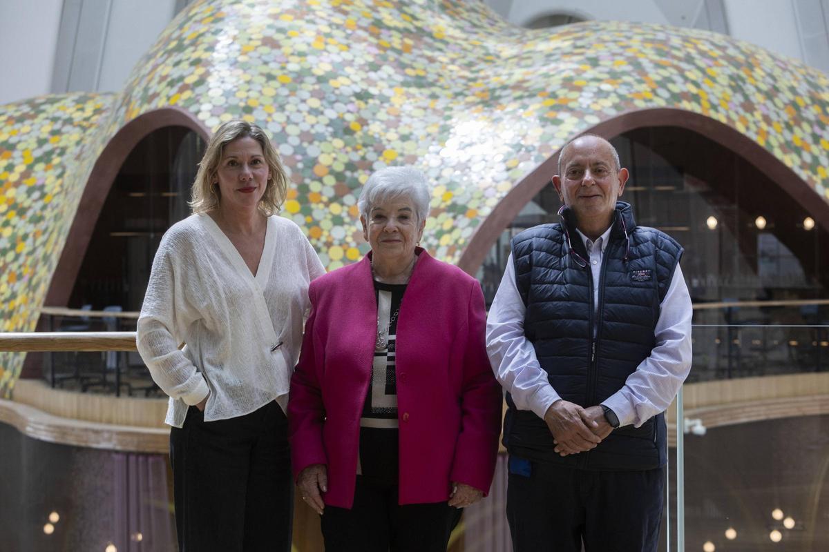 Bárbara Gil, presidenta de Parkinso Valencia, con Fina Zuriaga y Carlos Luis Alfonso.
