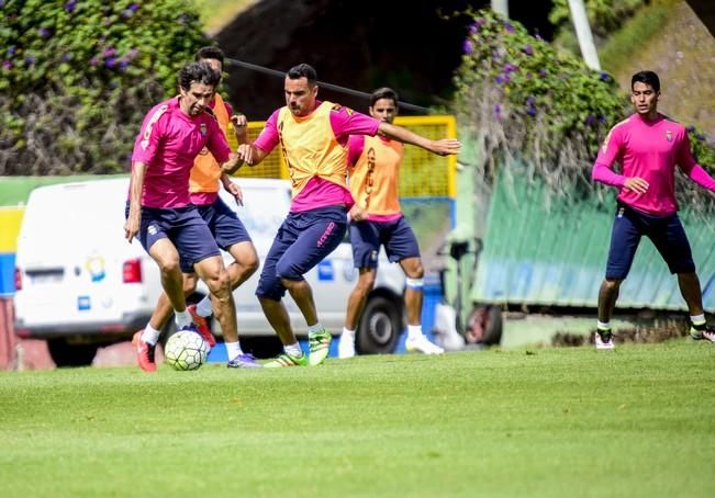 Entrenamiento de la UD LAS PALMAS en Barranco ...