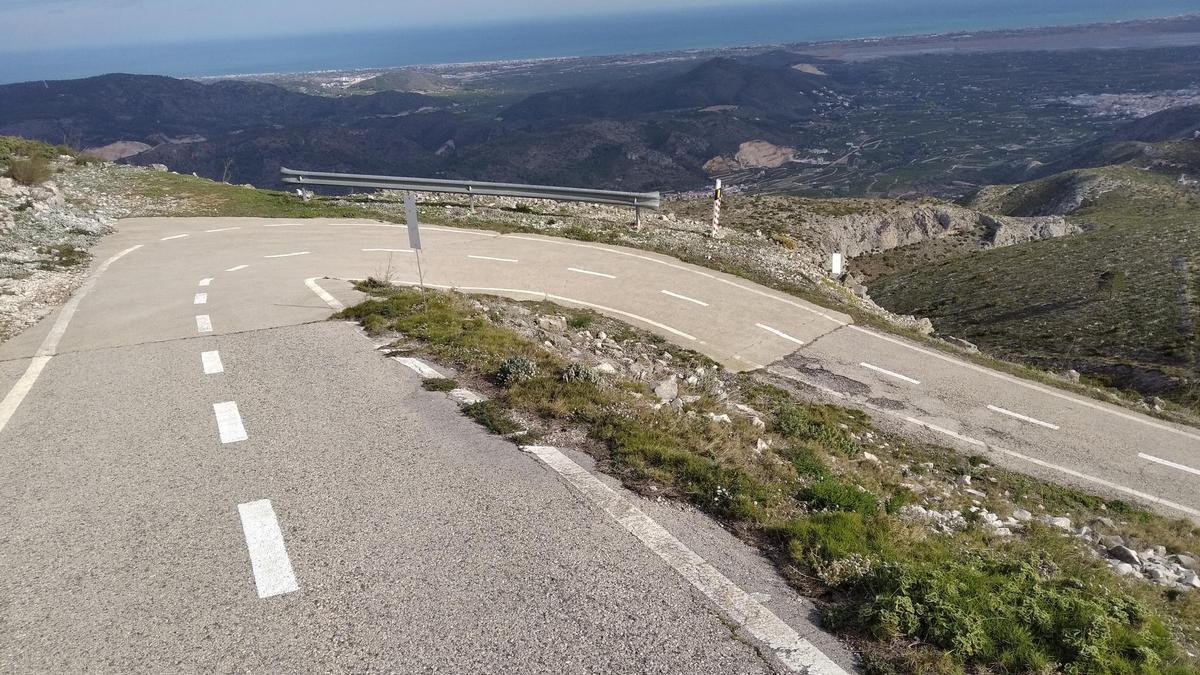 El tramo final de rugoso asfalto de este exigente puerto de montaña