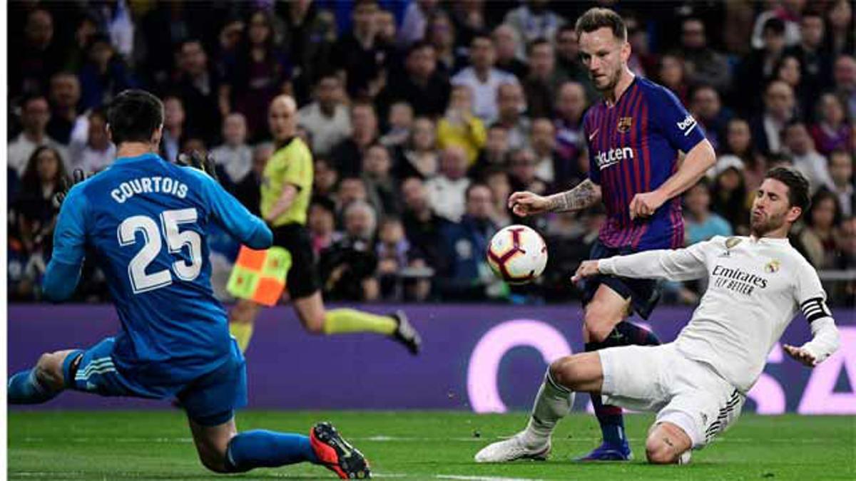 Rakitic dio la puntilla a la liga con una picada sobre Courtois y otra victoria en el Bernabéu