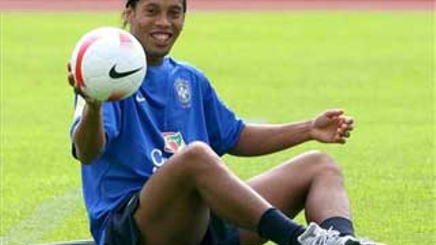 Denegada la suspensión cautelar de sanción a Ronaldinho