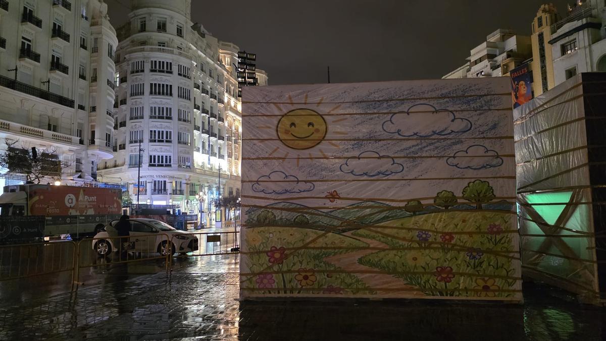 Llegan las primeras piezas de la falla municipal a la plaza del Ayuntamiento