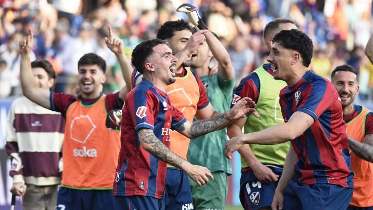 SD Huesca | Joaquín lleva el delirio al Alcoraz y el Huesca sueña con ...
