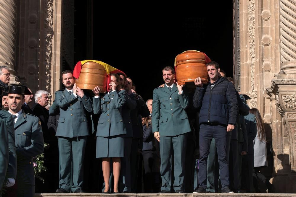 Multitudinaria despedida a los guardias civiles asesinados en Teruel