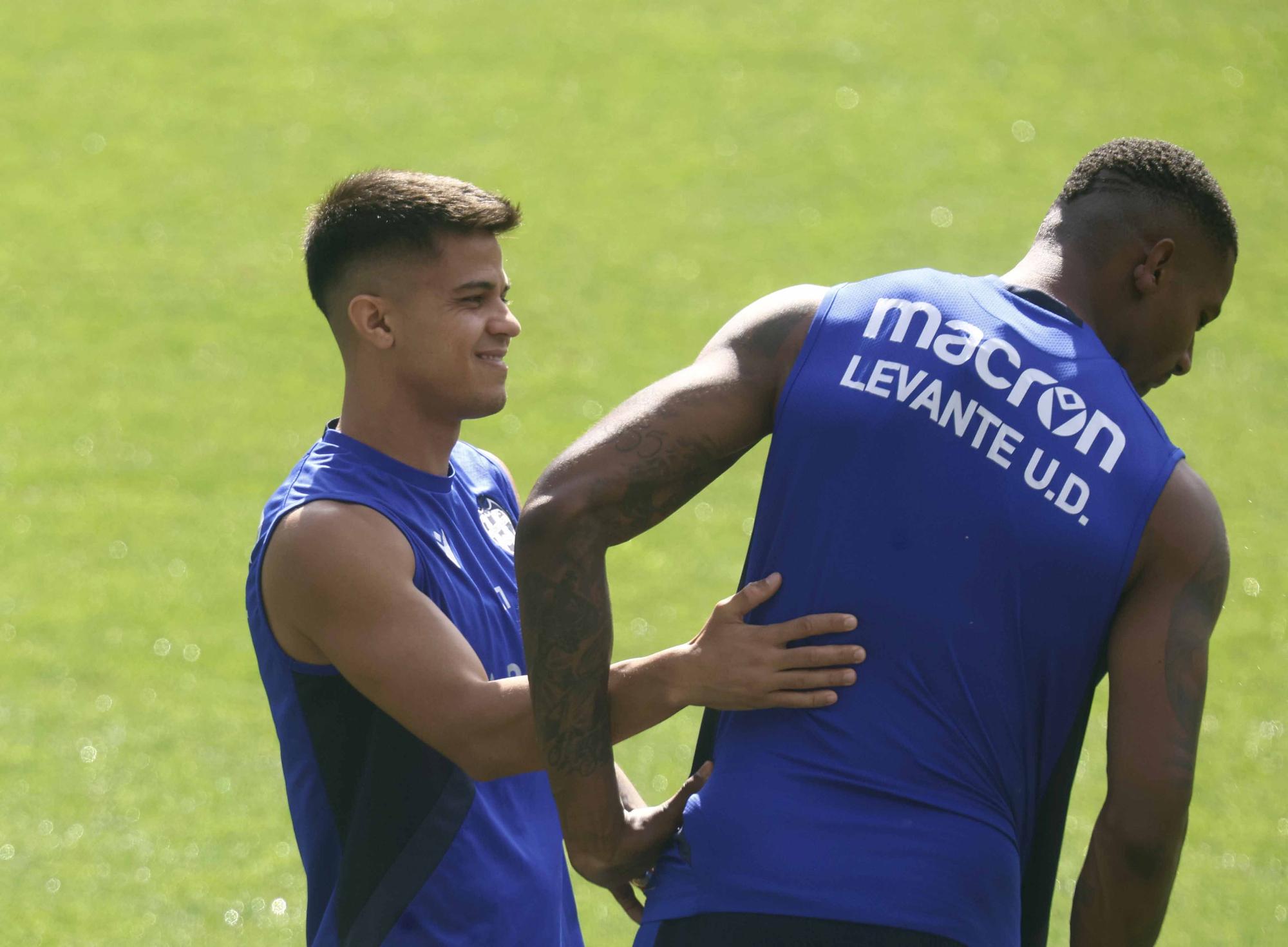 Entrenamiento previo por el ascenso del Levante UD