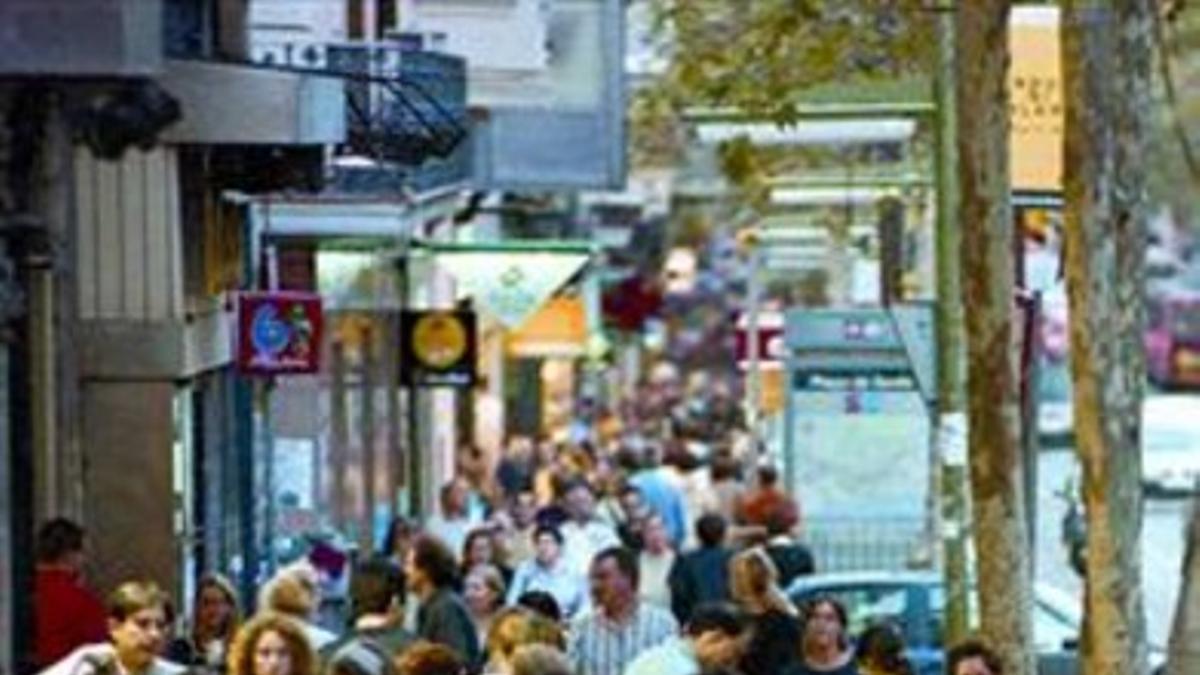 Compras 8 Paseo entre la plaza de Sants y la calle del Moianès.