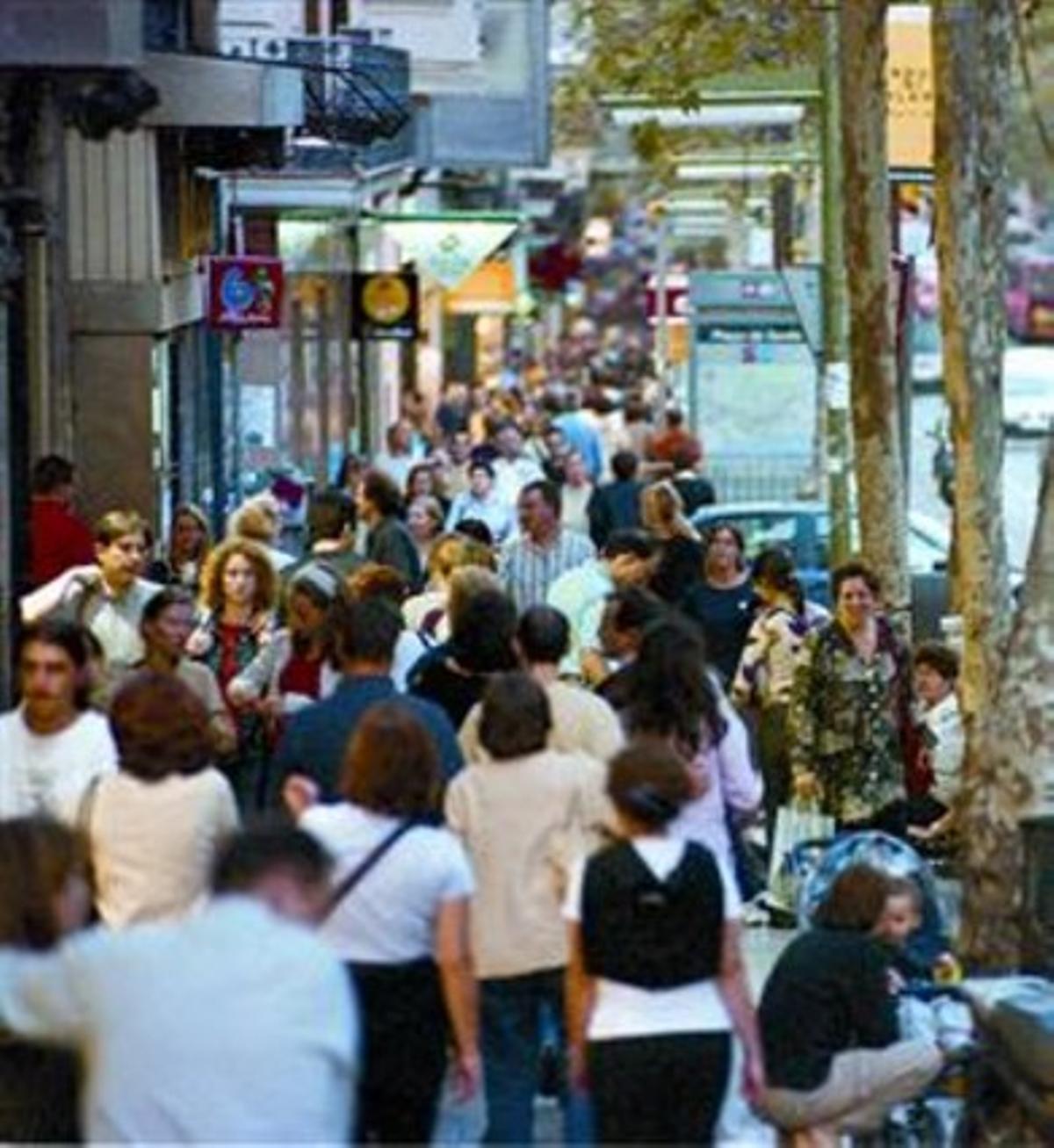Compres8 Passeig entre la plaça de Sants i el carrer del Moianès. Compres8 Passeig entre la plaça de Sants i el carrer del Moianès.