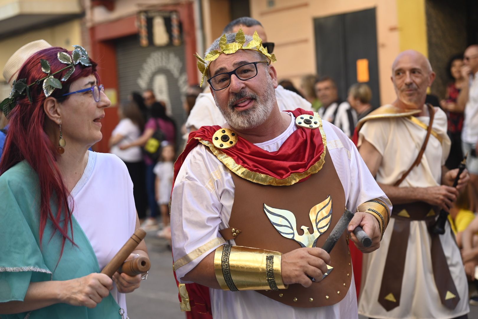 Las mejores imágenes del desfile y la entrada del toro por Sant Pere en el Grau