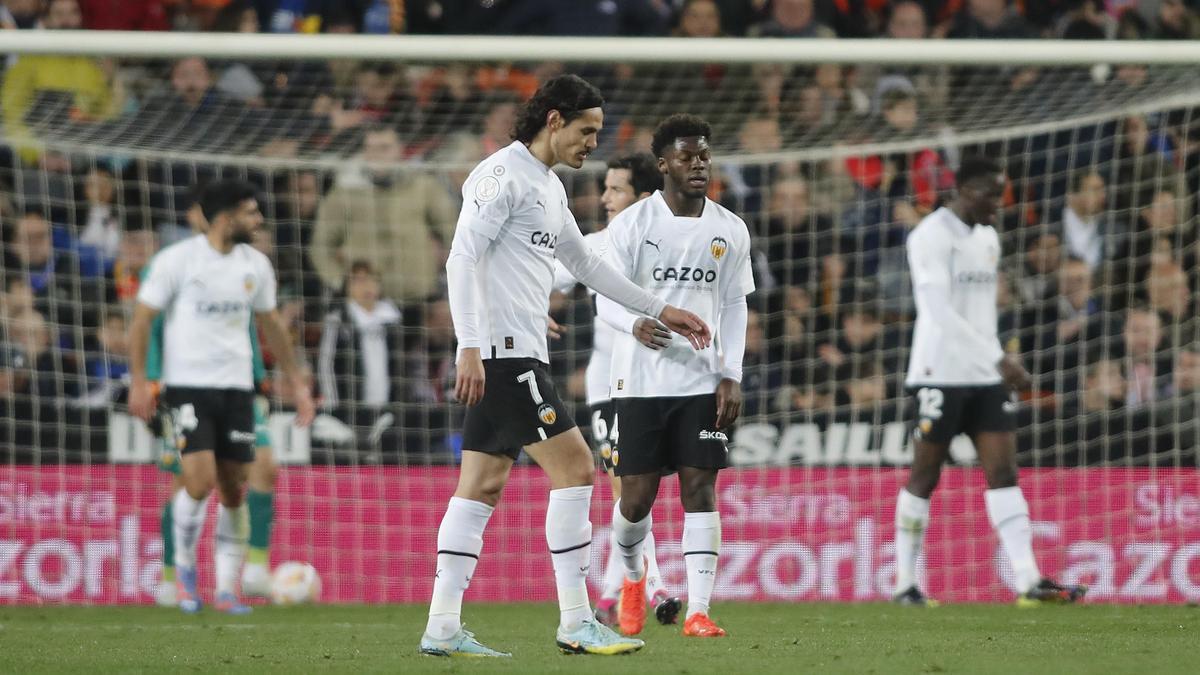 Partido de copa del Rey cuartos de final entre el Valencia Cf y el Athletic de Bilbao .