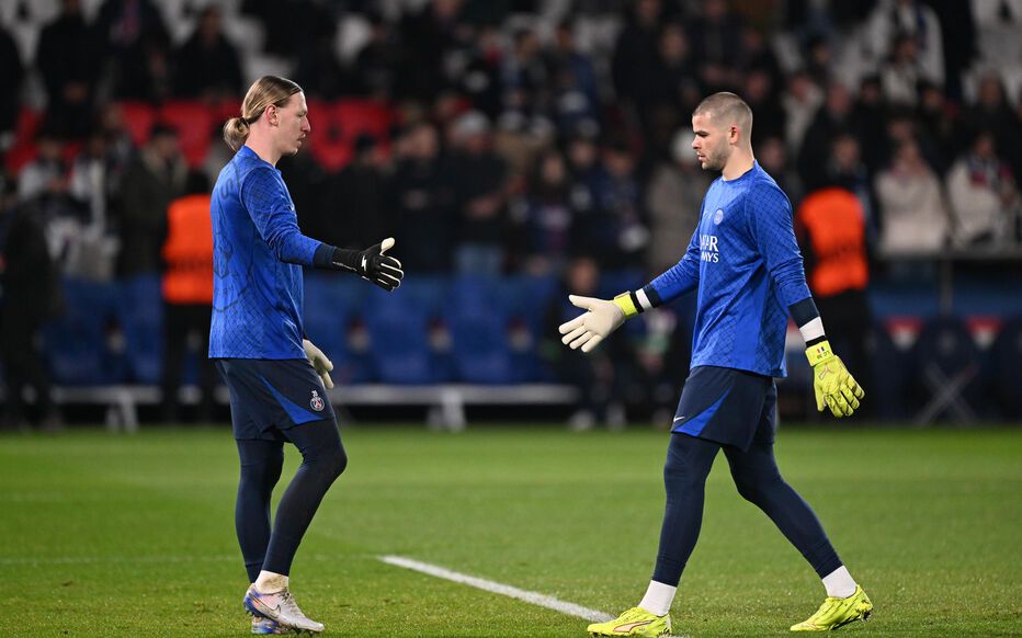 Luis Enrique agita la portería del PSG