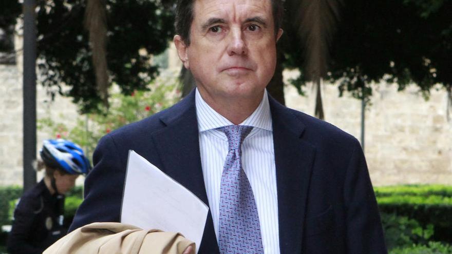 Jaume Matas a su llegada a los juzgados.