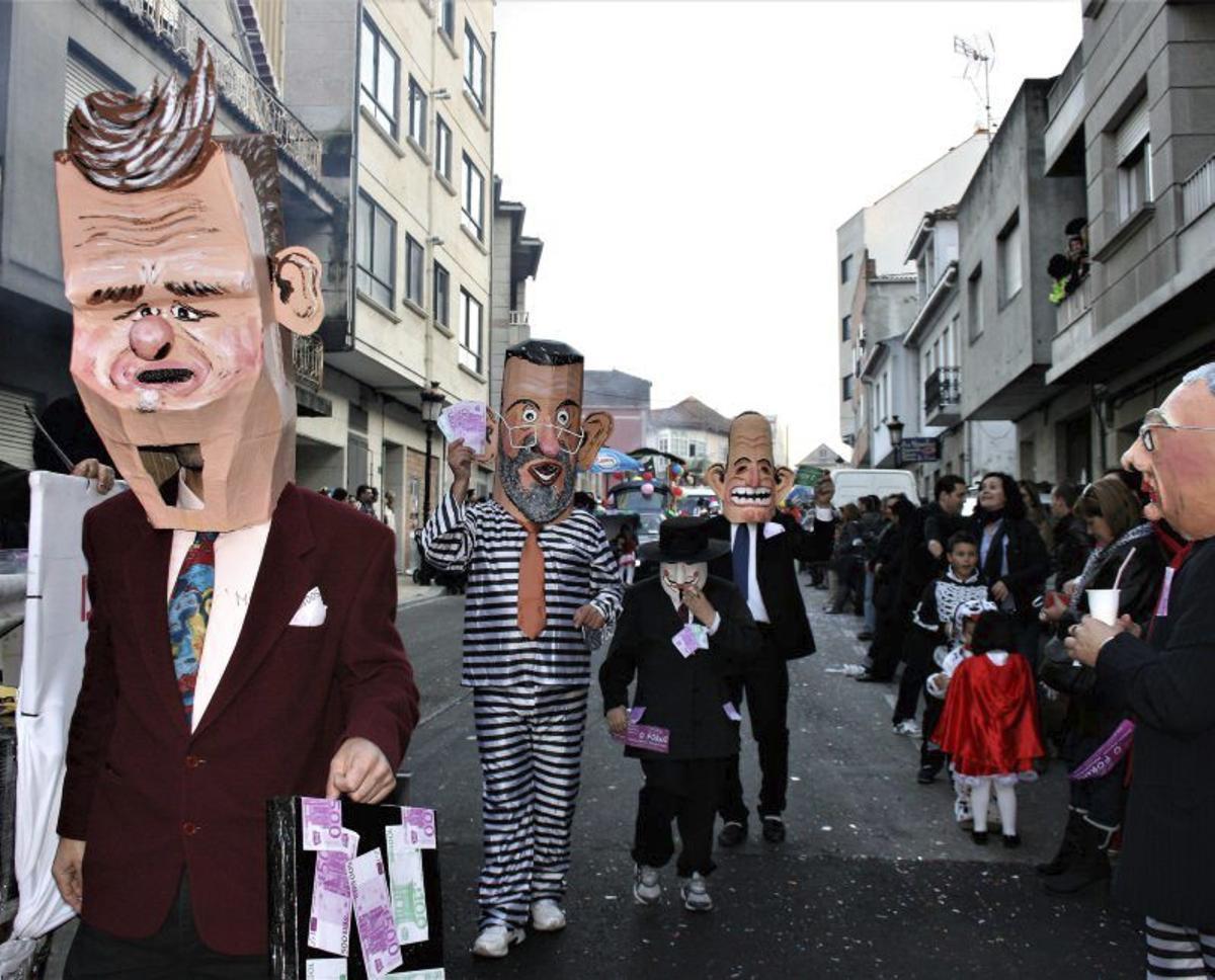 Os de Abelendo, en un desfile de 2012. | XOSÉ CARLOS VILLAVERDE