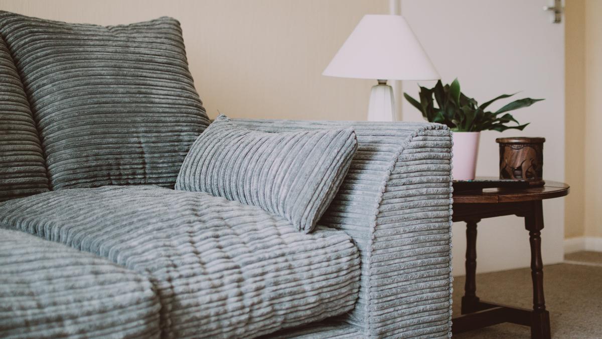 Cómo limpiar un sofá de tela?