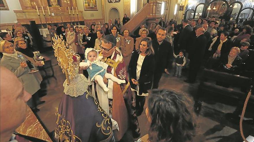 Unos 50 niños pasan por el manto de la Lledonera