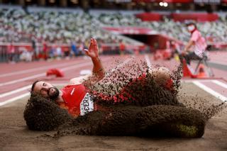 Eusebio Cáceres se queda a tres centímetros del bronce en salto de longitud