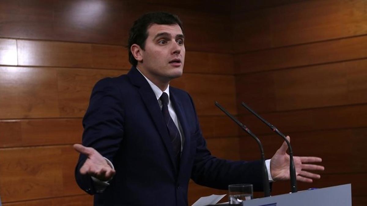 Rueda de prensa de Albert Rivera al término de su reunión con Mariano Rajoy, este lunes en la Moncloa.