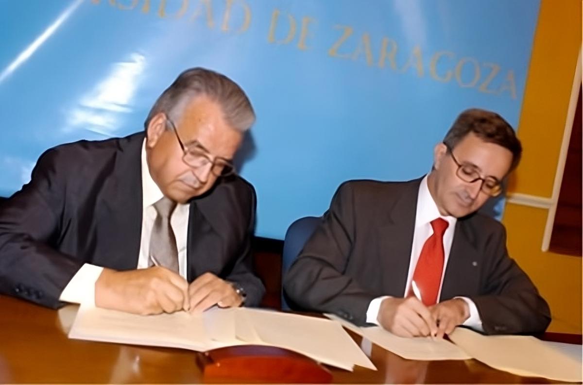 Firma de la cátedra, Mariano López Navarro y rector de Unizar, Felipe Pétriz.