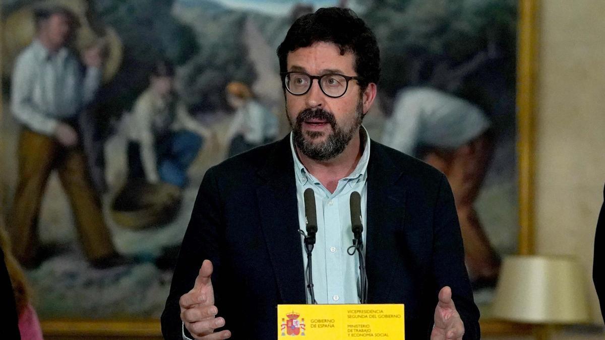 El secretario de Estado de Trabajo, Joaquín Pérez Rey, preside la mesa de diálogo social en la que están convocados los responsables de las organizaciones sindicales CCOO y UGT y de las organizaciones empresariales CEOE y Cepyme.