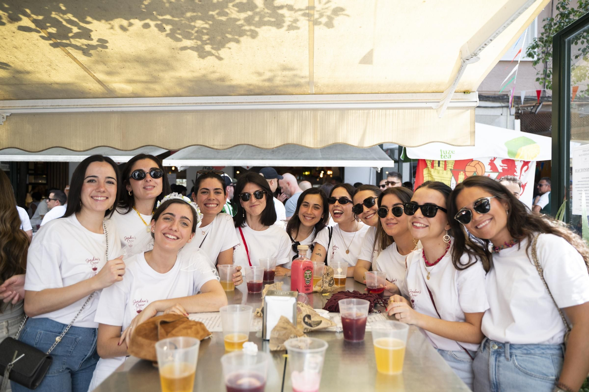 Fotogalería | Ambiente en la Feria de Día de Cáceres marcado por el partido del Cacereño: búscate en las imágenes
