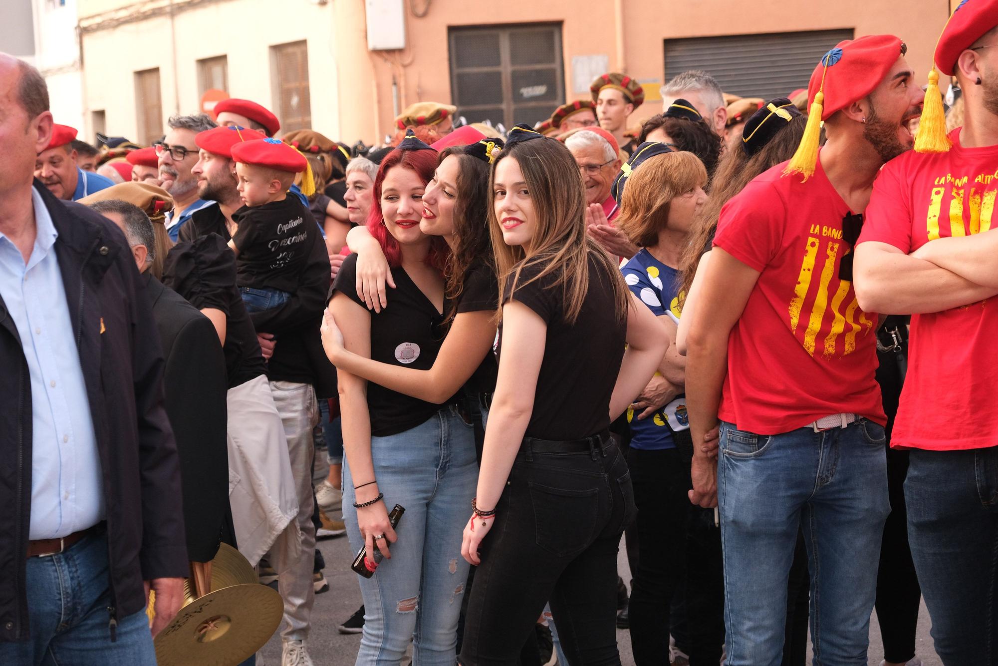 El pasodoble de la euforia abre las fiestas de Petrer