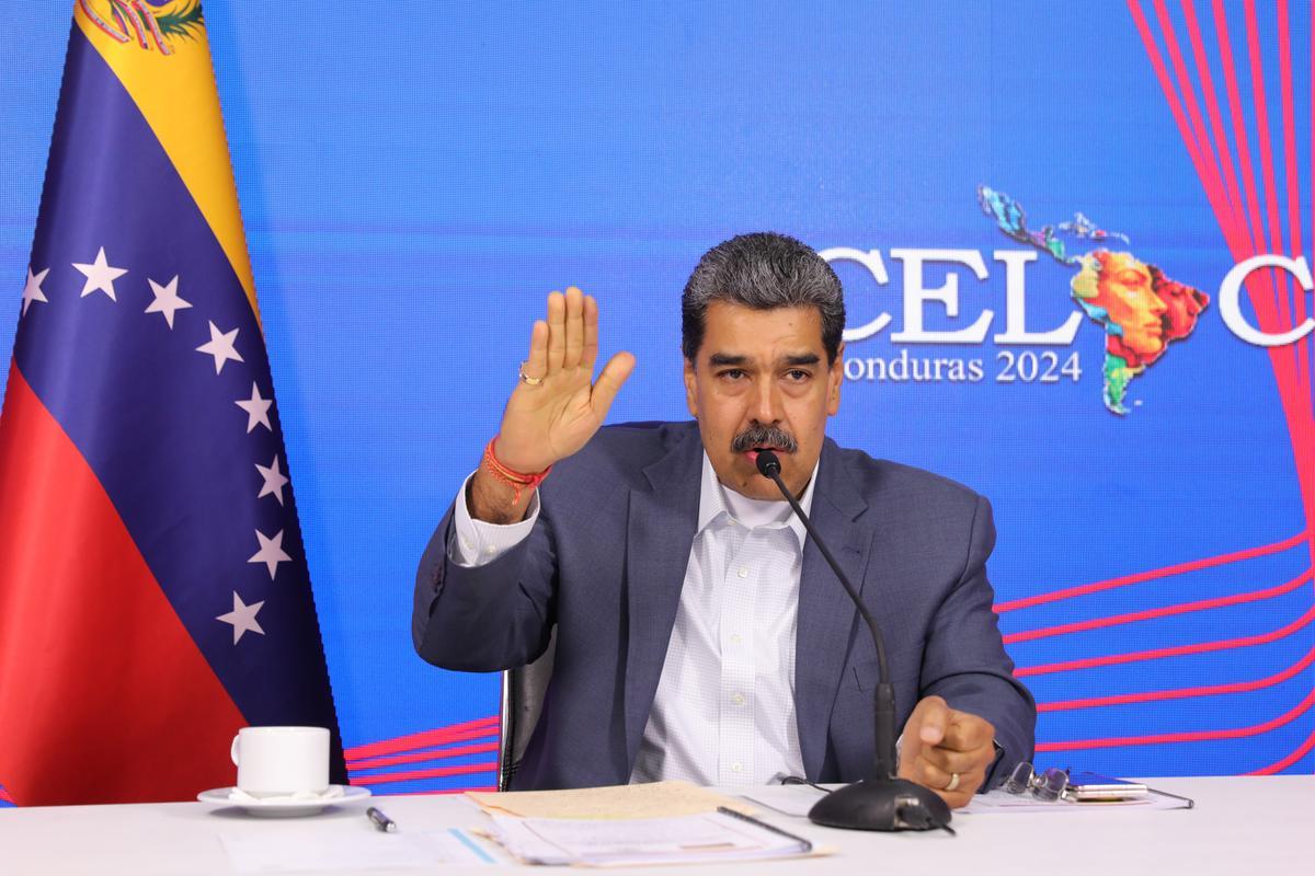 Maduro intenta mandarle un mensaje a Biden en inglés y provoca la risa entre el público