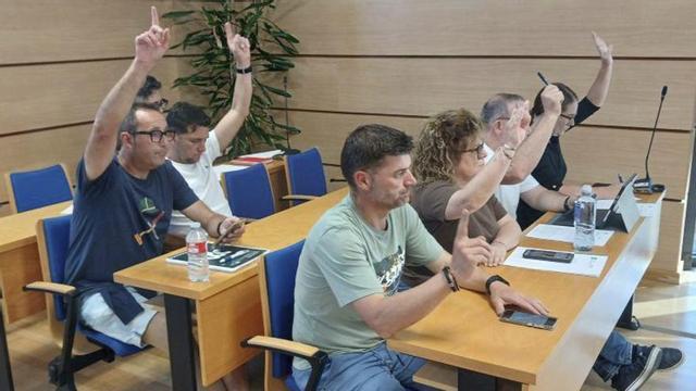 Concejales del PP moañés en una votación de este jueves. | SANTOS ÁLVAREZ