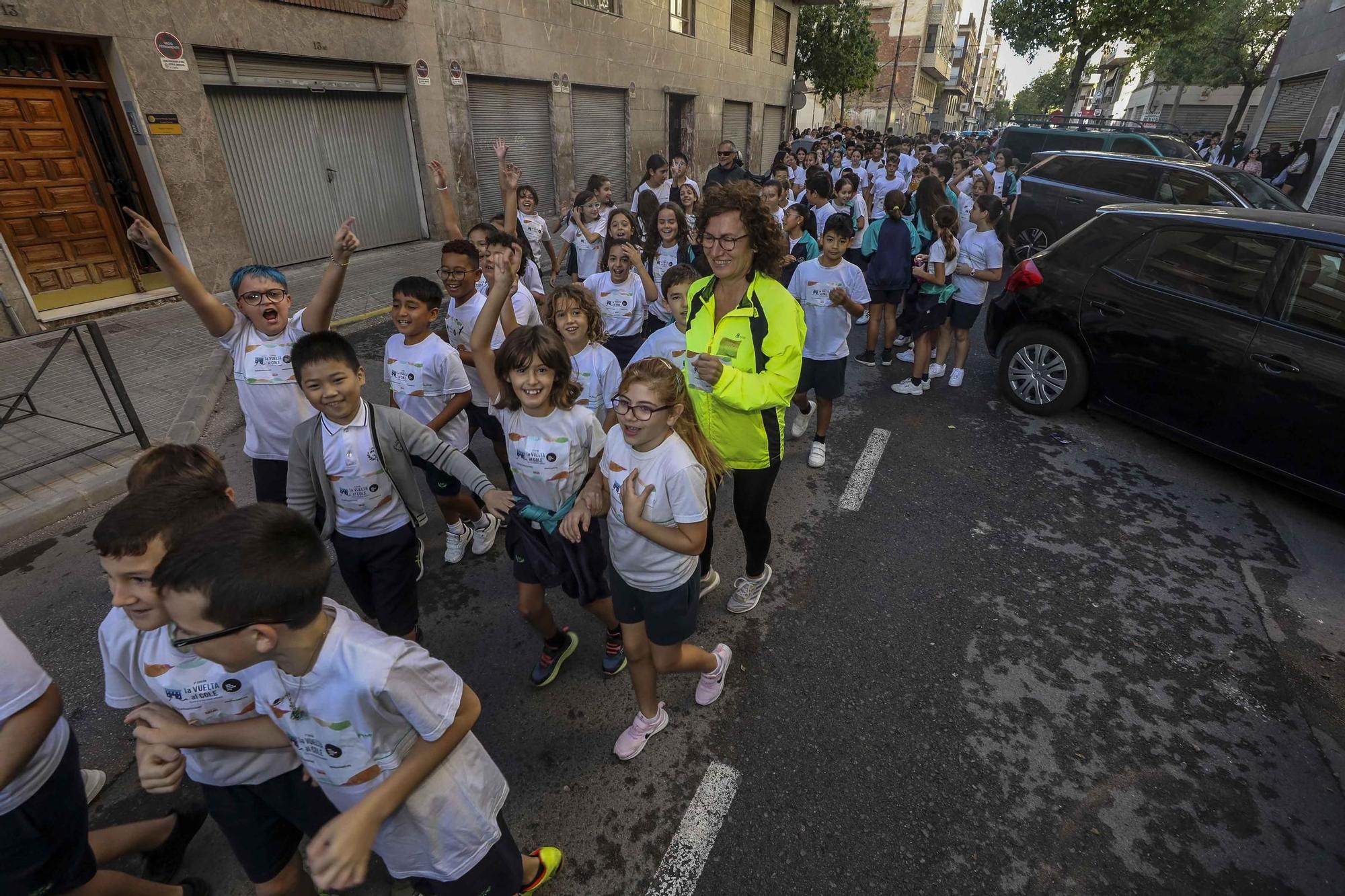 La carrera solidaria contra la leucemia infantil en el colegio San Jose de Calasanz Elche