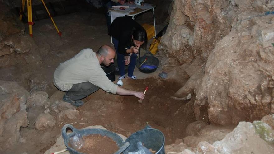 La cueva del Camp del Bisbe volverá a ser objeto de estudio.