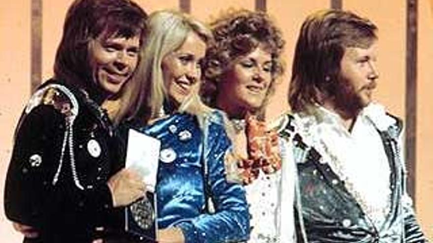 El grupo ABBA hace historia al volver al número uno de las listas británicas