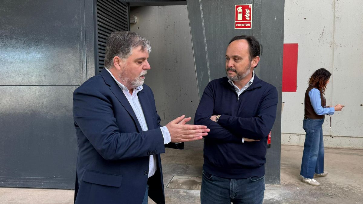 El alcalde de Villena, Fulgencio Cerdán, reprocha la entrada de basura de la dana a Villena al director general de Calidad y Educación Ambiental, Jorge Blanco.